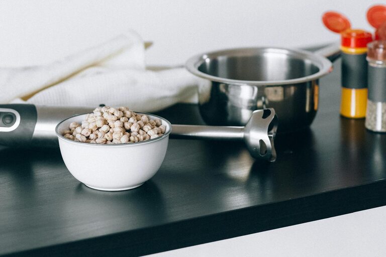 Beginner Guide to Using a Slow Cooker for Easy Meals
